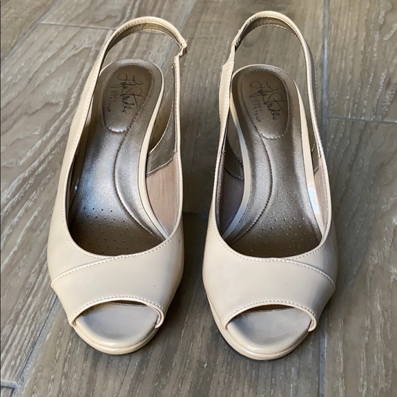 Nude Peep-Toe Heels - Picture 3 of 6